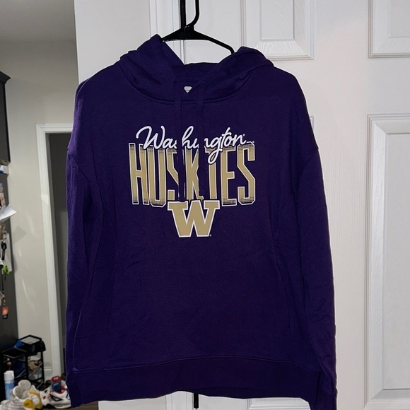 Captivating Tops - Washington Huskies Women's Purple Hoodie